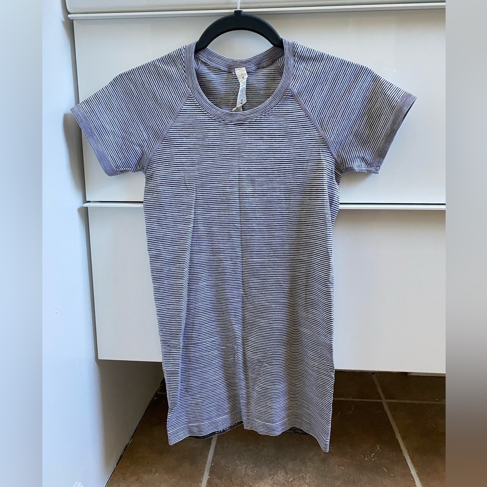 Lululemon Swiftly Tech Full Length Tee White and Grey Stripes ( size 2 )